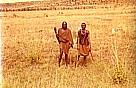 TANSANIA 1971_2 Massai-Krieger nahe der Grenze zu Kenia_ den Massai-Speer des linken Kriegers habe ich noch heute (2008) _Jochen A. Hbener