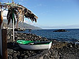 Fischerboot im rtchen 'Bombilla', im Hintergrund Hotel 'Sol La Palma' in 'Puerto de Naos'
