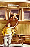 Angelika und Jochen beim Zug-Stopp_Western- Eisenbahn- fahrt von LA PAZ in Bolivien durch die ATACAMA-Salz- Wste nach Antofagasta in CHILE_Sdamerika per Rucksack 1975_Jochen A. Hbener