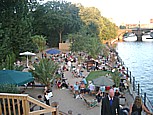 Monbijou-Park, Sandstrand im Zentrum der Stadt_Berlin, Sommer 2004 