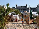 Sandstrand im Zentrum der Stadt, am Bundesratsgebude_Berlin, Sommer 2004